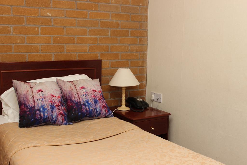 Old Kings Arms Hotel Pembroke Ngoại thất bức ảnh